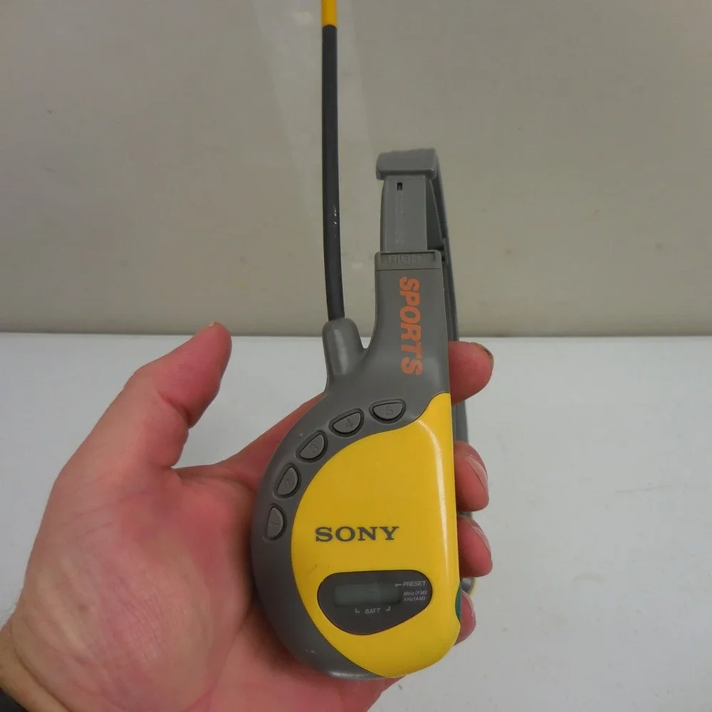 Sony Sports Walkman SRF-HM55 FM AM Radio Headphones Grey Yellow Vintage Tested